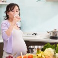 Женщины, которые пьют органическое молоко во время беременности могут нанести вред здоровью их младенцев